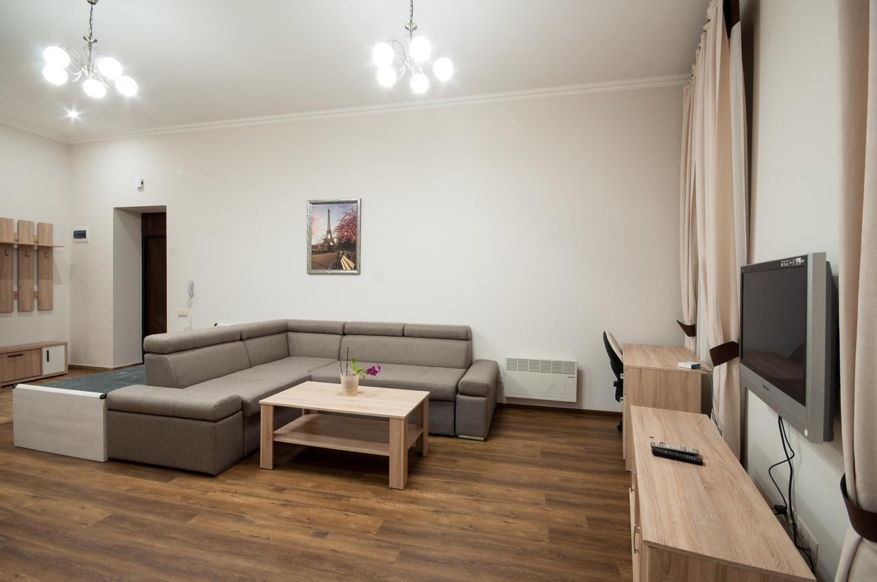 Wonderful Flat On City Center Uzhhorod Exterior photo